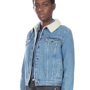 NWT Levi's Women's Original Sherpa Trucker Jacket (M)